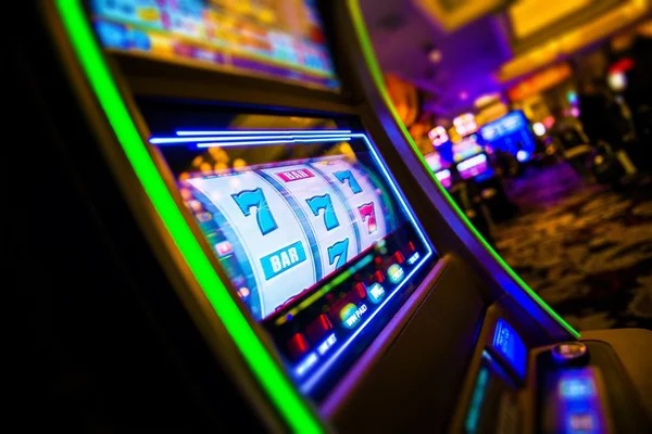 sukses platform showing mobile sportsbook and live casino interface